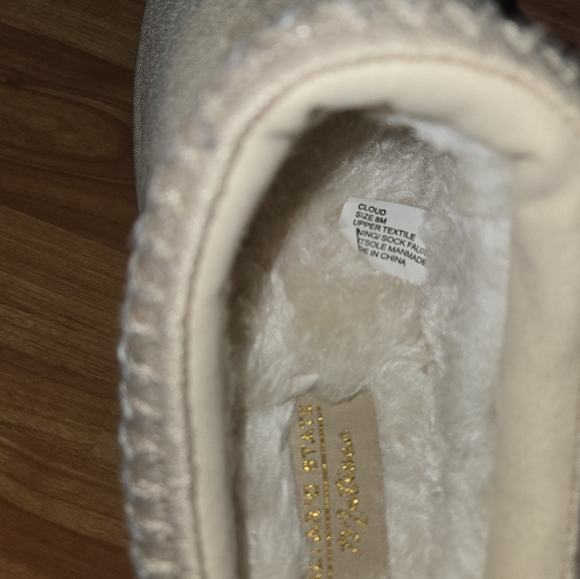 NEW Altar’d State Cloud Fuzzy Slippers Shoes Clogs Tan Women's Size 8 M NWOT - Picture 3 of 6
